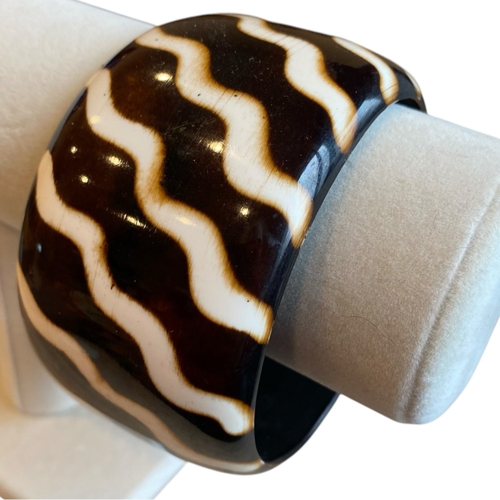 VINTAGE Animal Print Tribal Lucite Bangle Bracelet - Picture 5 of 6